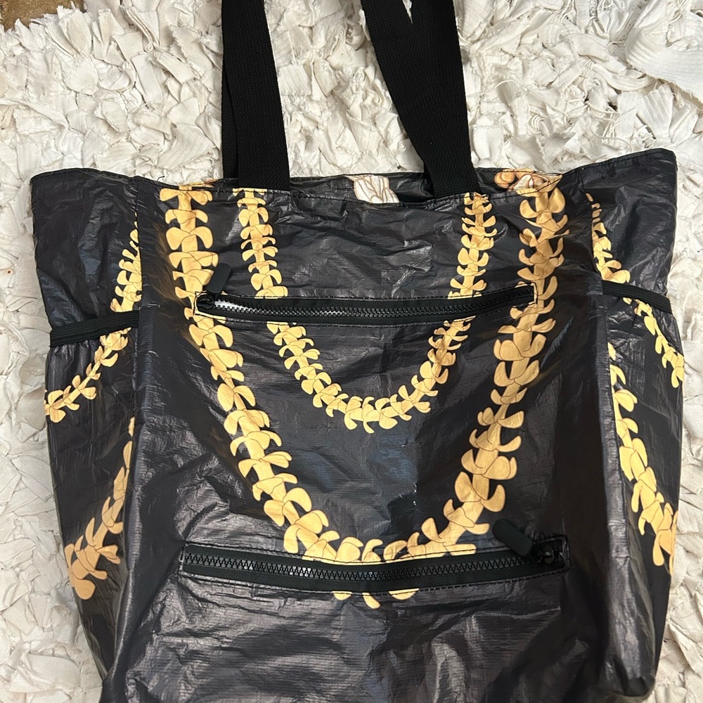 Reversible puakenikeni tote